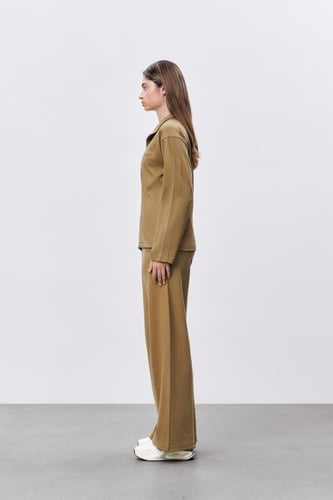 جاكيت نسائي بيكيه ذهبي