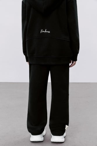 بنطال أسود للأطفال