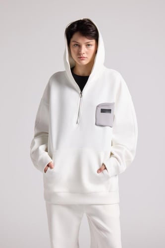 هودي بجيب أمامي أوفرسايز للجنسين - أوف وايت