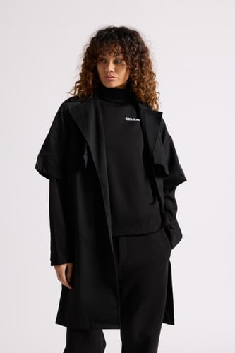 معطف بقصة واسعة بحزام للنساء أسود