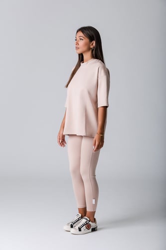 تيشيرت أواي برقبة عالية وقصة واسعة بيج