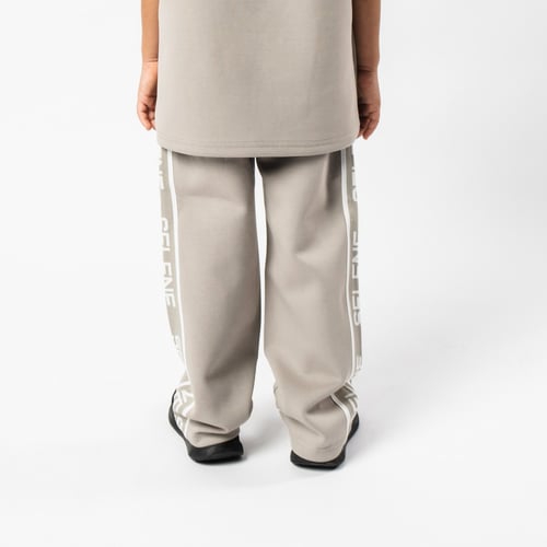 بنطلون رمادي بقصة مستقيمة للأطفال مع حزام خصر وأرب...