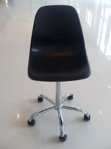 كرسي معمل معزول