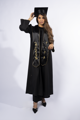 بالطو تخرج أسود