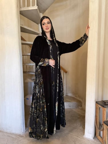 عباية مخمل كوري مموج