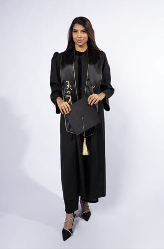 بالطو تخرج أسود