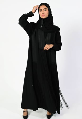 عباية مزينة بالتفته الياباني والهدب