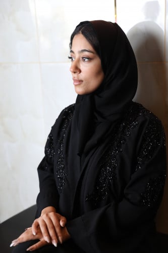 عباية سهرة أنيقة مشغولة بالفصوص