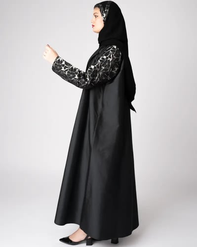 عباية تفته بأكمام ملونة ا نجمة تماراي