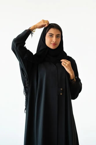 عبايه سوداء حرير مغسول