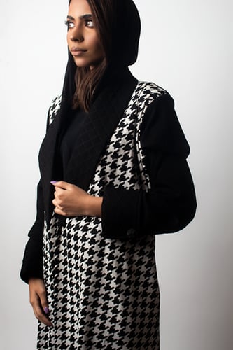 عباية تماراي أبيض وأسود