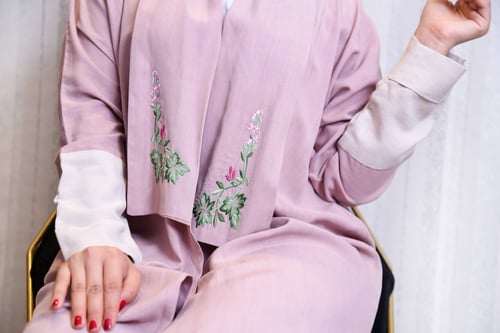 عباية تماراي بياقة مطرزة