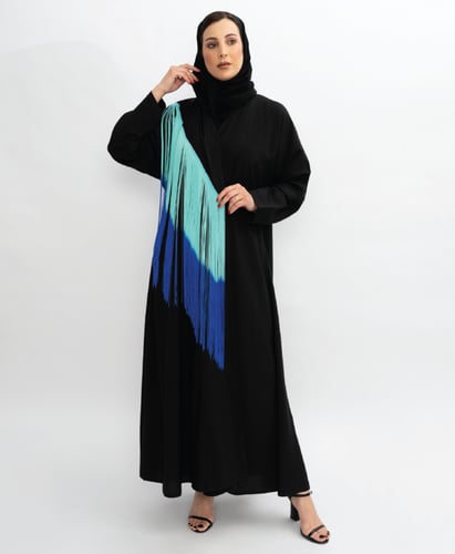 عباية حرير اسود مزينة بالهدب