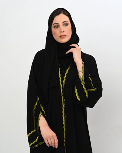عباية بتطريز مموج