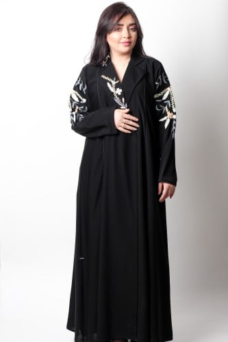 عباية مطرزة بالورود