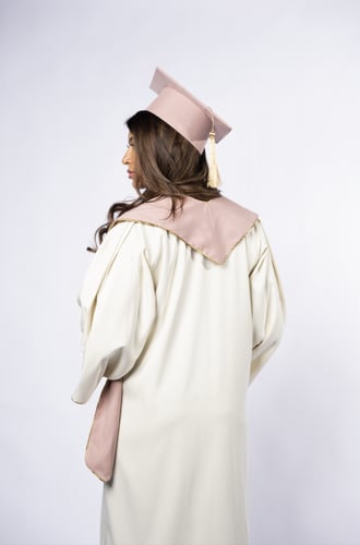 بالطو تخرج بيج