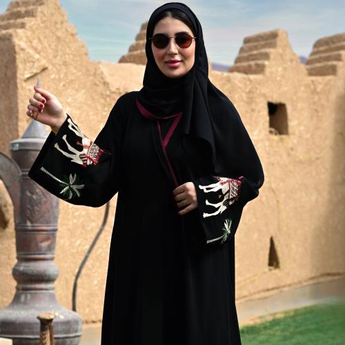 عباية بتطريز الاكمام