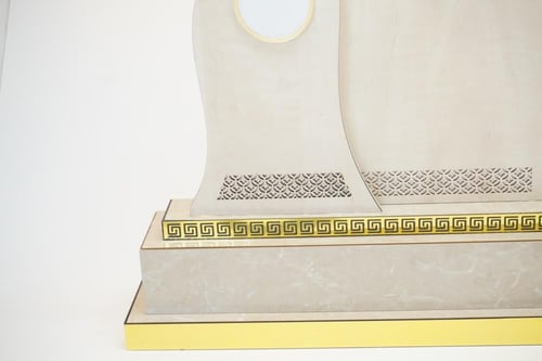 درع كبير فاخر جداً مع غطاء من الإكريليك مع قاعدة م...