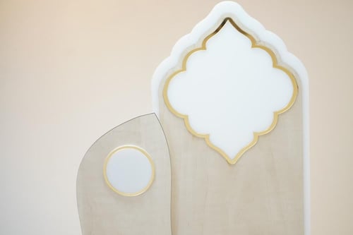 درع كبير فاخر جداً مع غطاء من الإكريليك مع قاعدة م...