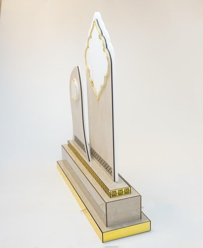 درع كبير فاخر جداً مع غطاء من الإكريليك مع قاعدة م...