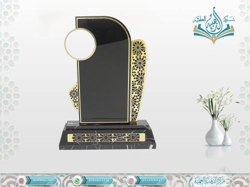 درع كبير و فاخر جداً مع غطاء من الإكريليك مع قاعدة...