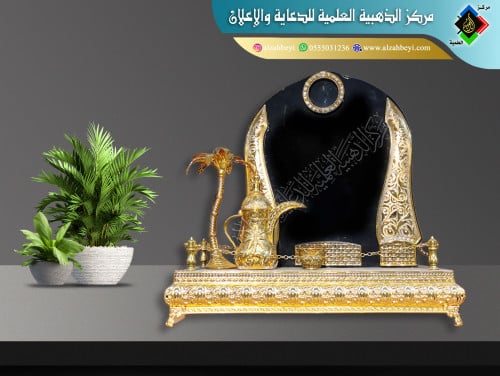 درع فاخر مع إكسسوار ات معدنية