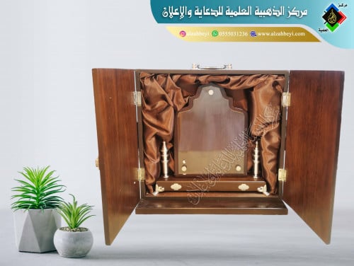 درع خشبي فاخر مع صندوق خشبي