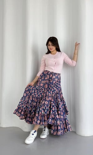 تنورة بلو بينك فلور