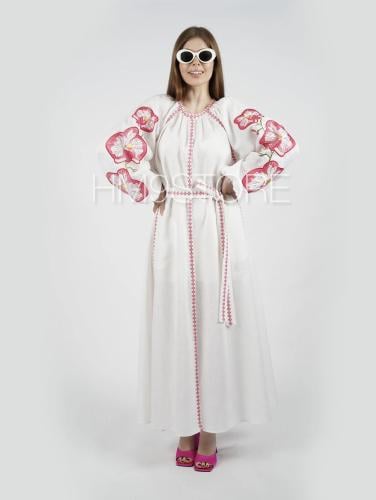 فستان ابيض لنن مطرز