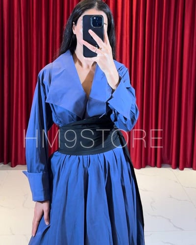 فستان مع حزام أسود