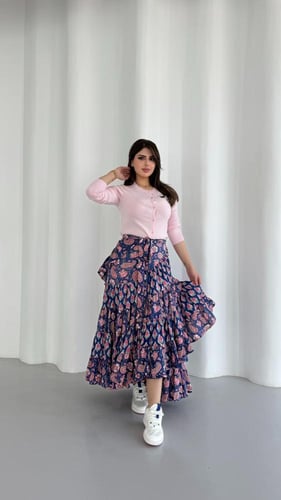 تنورة بلو بينك فلور