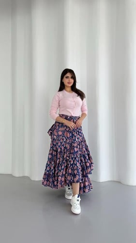 تنورة بلو بينك فلور