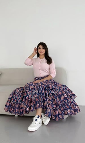 تنورة بلو بينك فلور