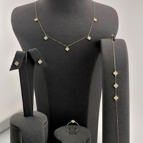 طقم ناعم بتصميم عالمي بزاركون نقي عيار 18