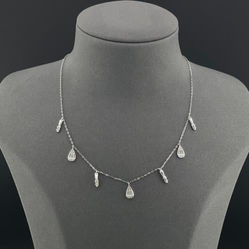 عقد ذهب ابيض تصميم الماس بزاركون نقي عيار 18