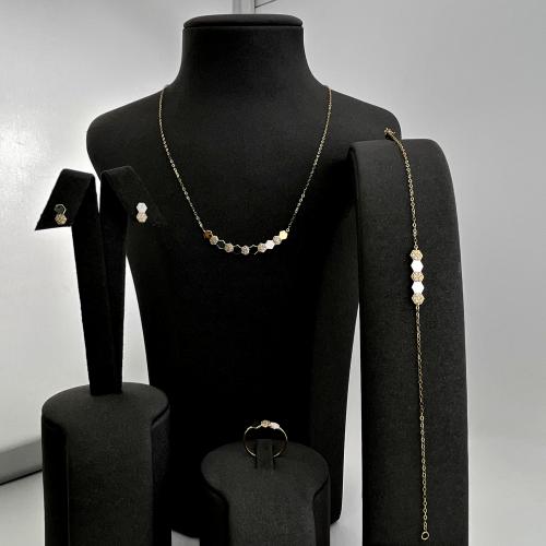 عقد ناعم بتصميم عالمي بزاركون نقي عيار 18