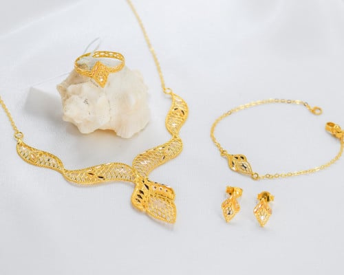 طقم رومينيا من الذهب الخالص عيار 21