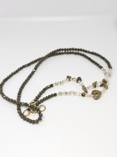 تعليقة نظارة أنيقة - زيتي