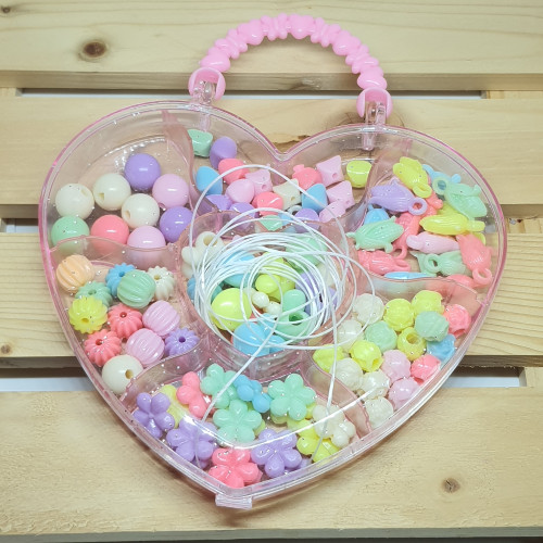 صندوق خرز - قلب يحتوى على العديد من الخرز مختلف ال...