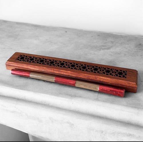 اعواد الند مع المبخرة الذكية