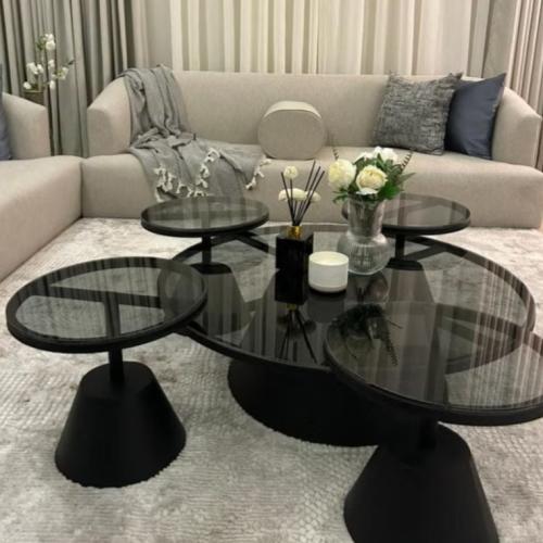 طقم طاولات ارضي ٤+١