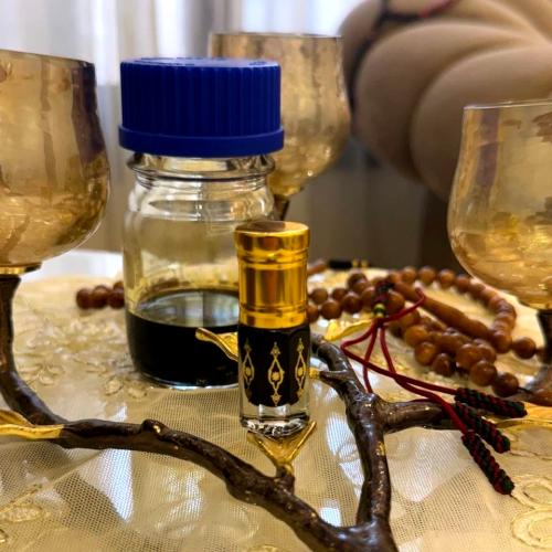 دهن عود مروكي فاخر