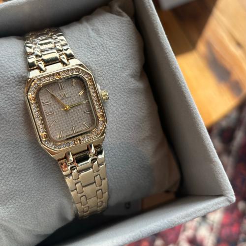 ساعة ذهبي ميناء بيج مربع | نسائـــي