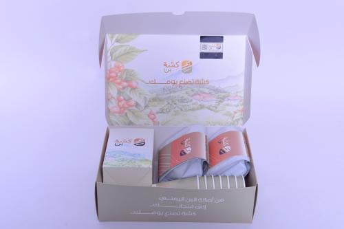 بوكس اليوم الوطني ( ٢ محصول يمني فاخر + ٧ اظرف مخت...
