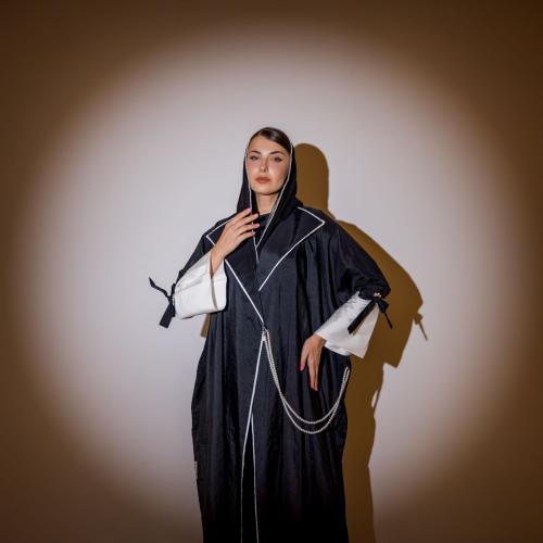 A-04 عبايه بتصميم أنيق