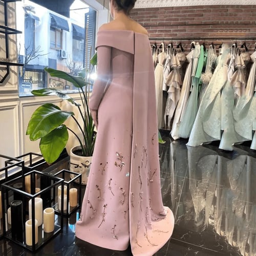 فستان سهرة زهري طويل مع ذيل