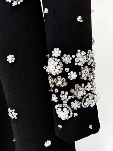 فستان فتنامي أسود