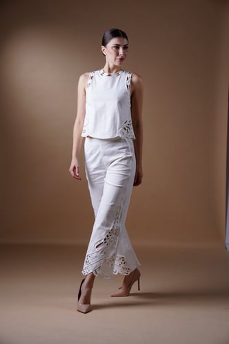 طقم أبيض ديزاين