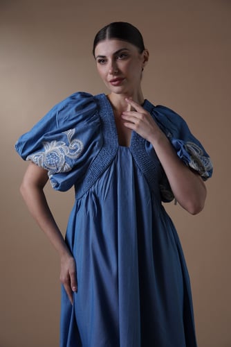 فستان دنيم مطرّز