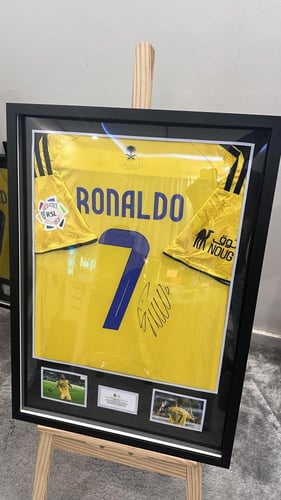 تيشيرت النصر كرستيانو رونالدو موقع داخل اطار